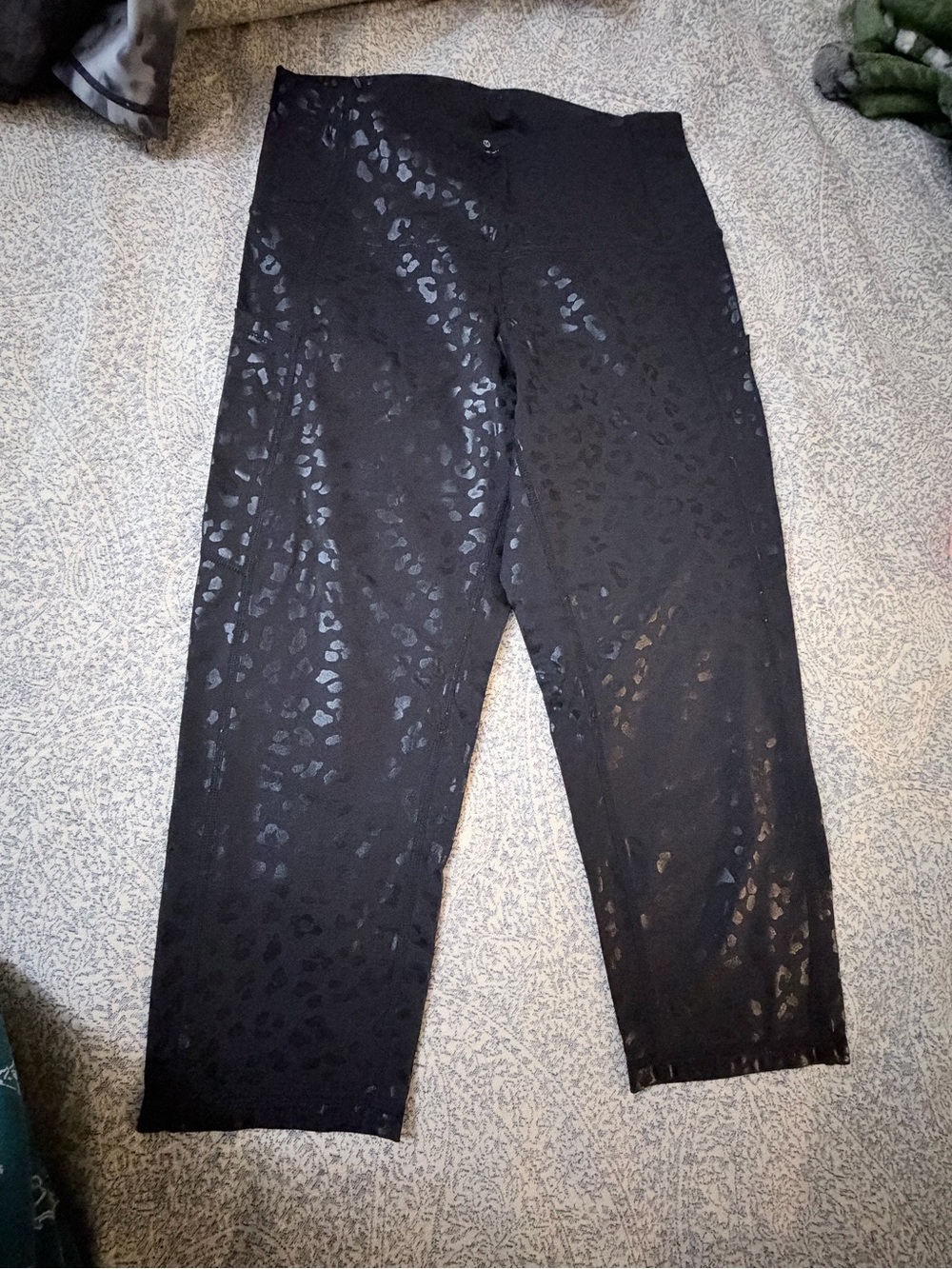 The Gym People Black Leopard Print Cropped Leggings Size Medium
